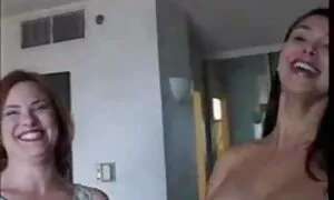 دختر سفید و لاغر با دو سیاه پوست ﻿عکس سکسی زن