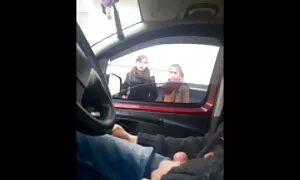 زن شوهرش را با اسباب بازی عکس سکسی زنهای تپل و دست راضی می کند.