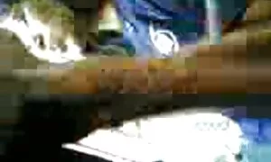 زن روسی بالغ همسایه جوانی را عکس زن سکسی اغوا می کند