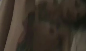 معشوقه بار ، جنیس گریفیت ، مشتری ها را برای ﻿عکس سکسی زن رابطه جنسی به دستشویی خانم ها می کشاند